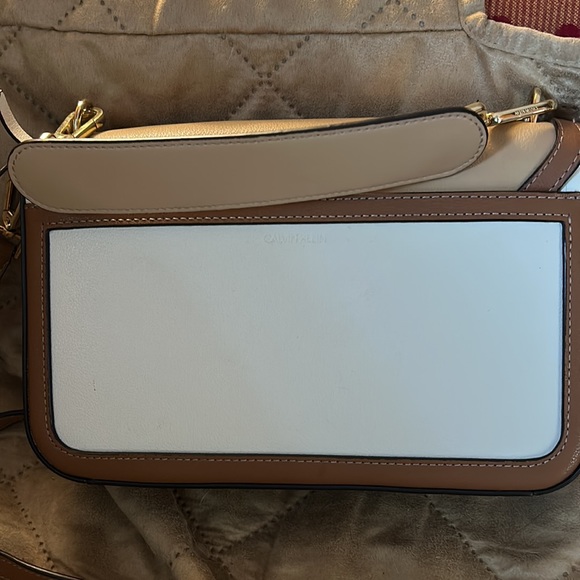 Calvin Klein smooth/slightly pebbled tan and White Crossbody Bag - Picture 2 of 7